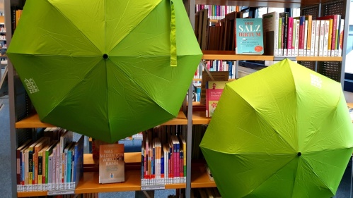 Regenschirme zum Ausleihen Regenschirme zum Ausleihen
