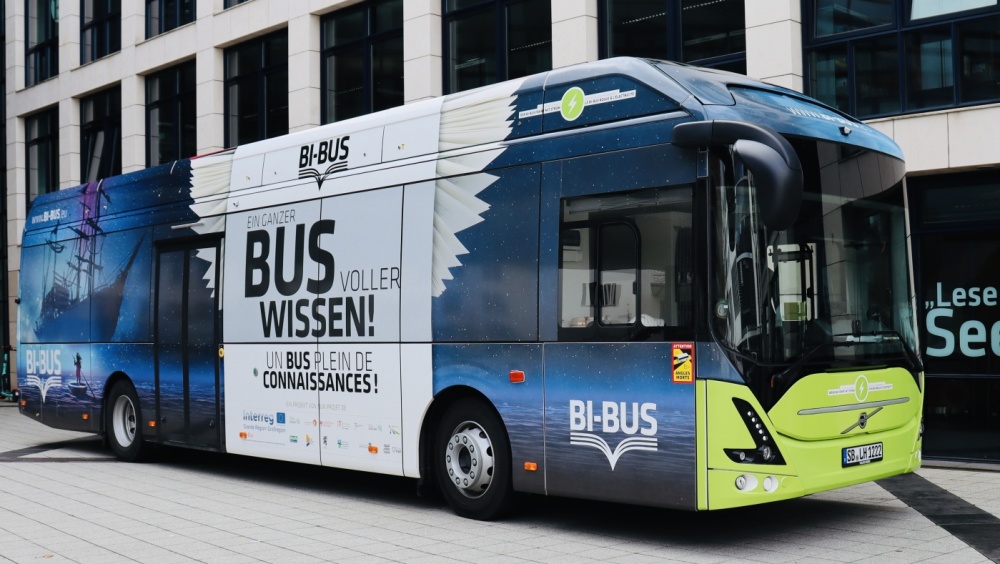 BI-BUS der Stadtbibliothek Saarbrücken von außen BI-BUS der Stadtbibliothek Saarbrücken von außen